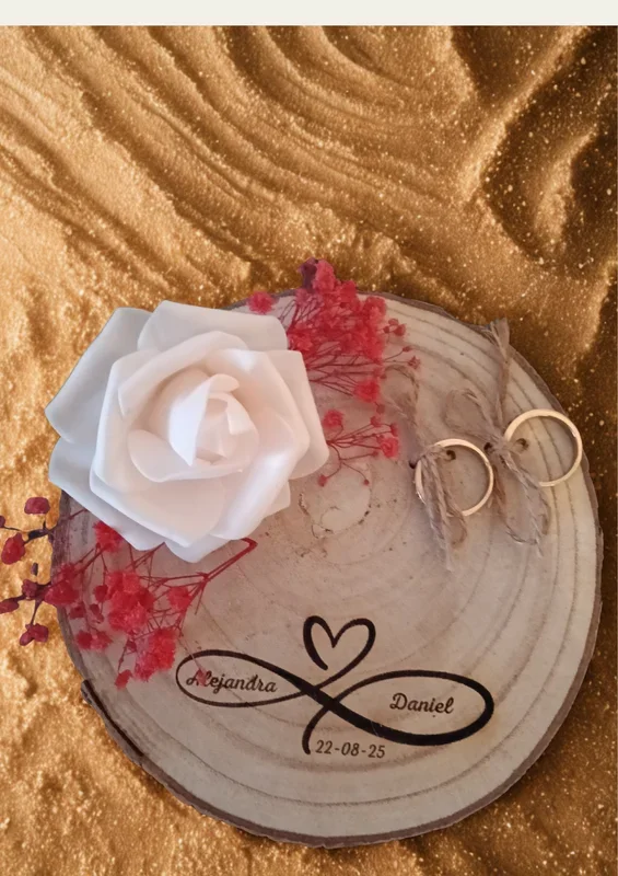 PORTA ALIANZAS PERSONALIZADO EN MADERA
