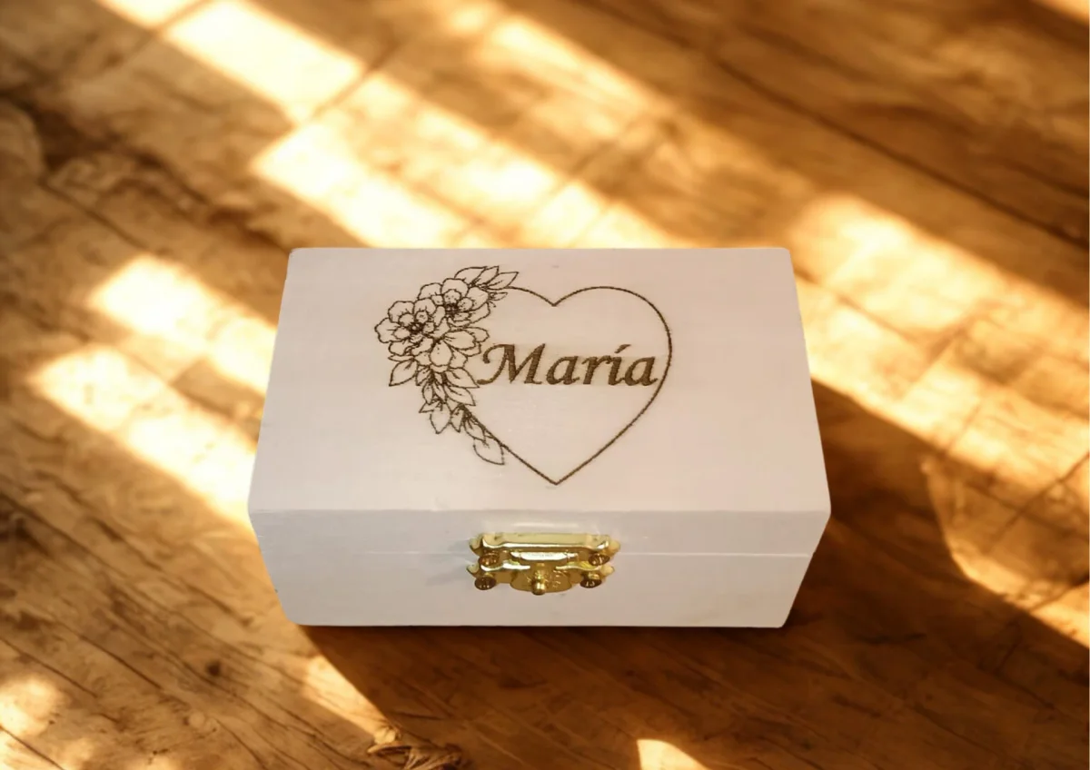 NOMBRE PERSONALIZADO GRABADO EN CAJA DE MADERA