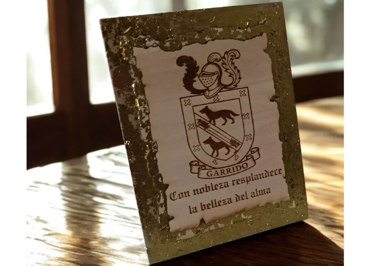 ESCUDO HERALDICO GRABADO EN MADERA
