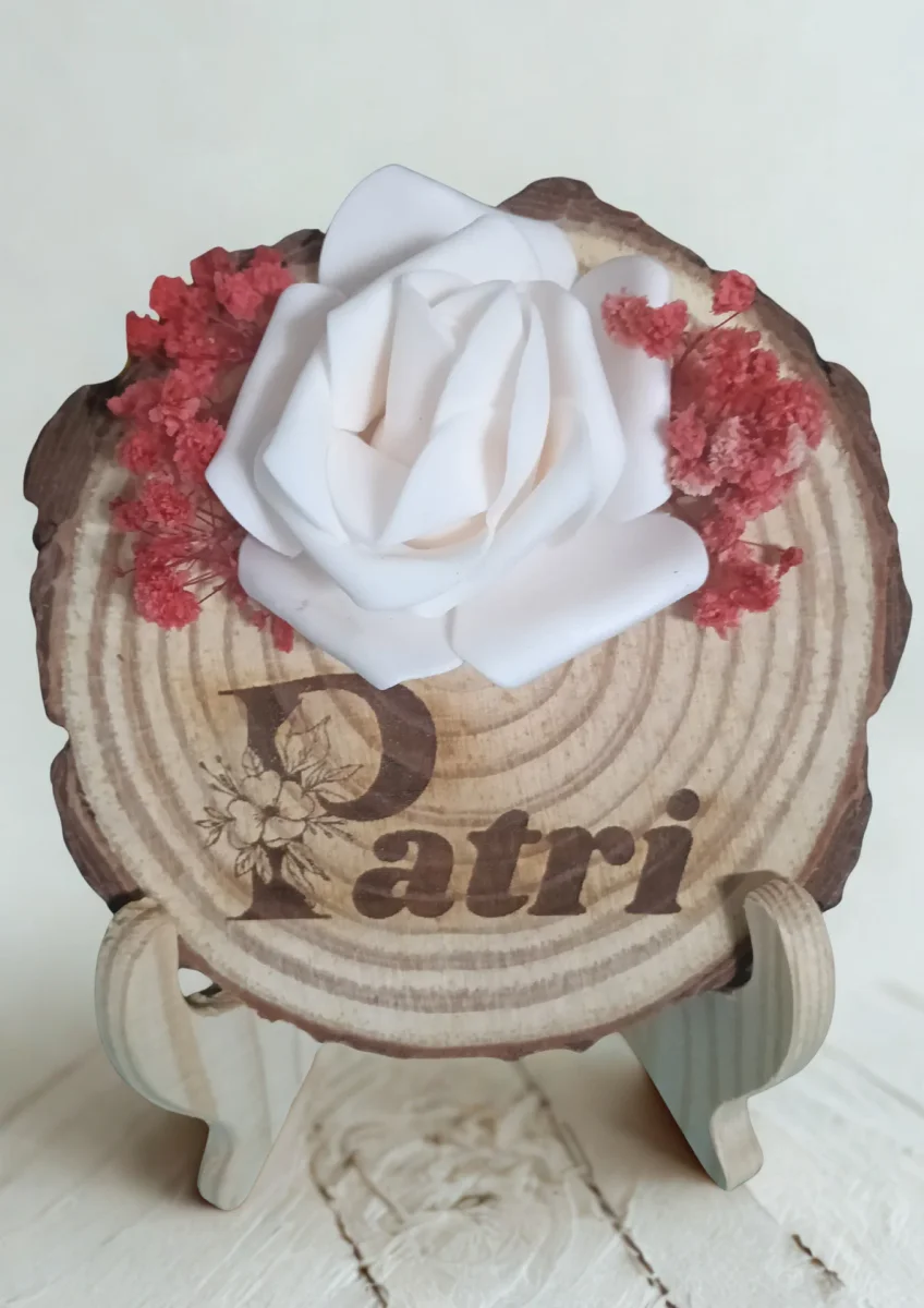 NOMBRE PERSONALIZADO GRABADO EN MADERA